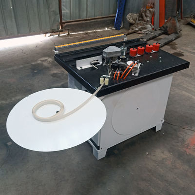 Wirksame Schneidbreite 50 mm Kurve Gerade Tragbare Holzbearbeitungs-Kantenbandmaschine
