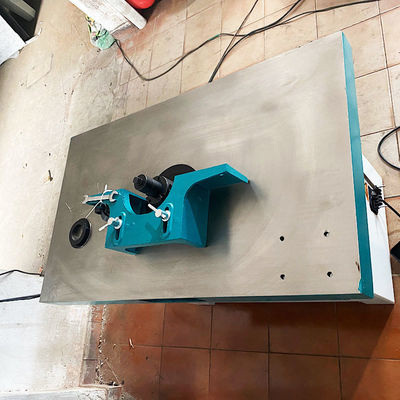 Maschine zur Holzbearbeitung mit maximaler Arbeitsstärke von 120 mm