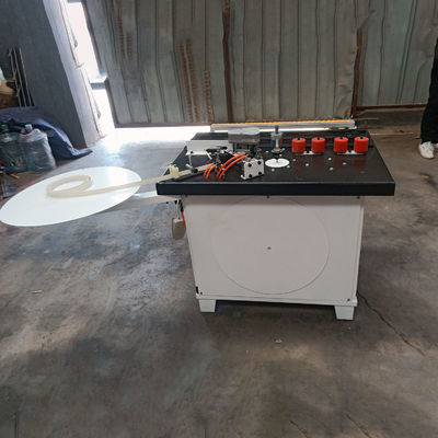 PVC-Kantenbandmaschine zur Möbelherstellung 2 kW Leistung und 1600 W Heizleistung