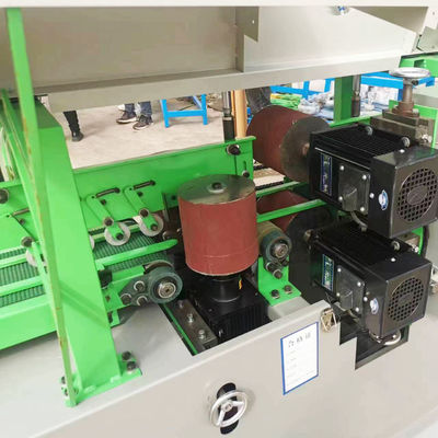 Fortgeschrittene automatische vierseitige Schleifmaschine aus Holzblock mit Doppeldruckwalze