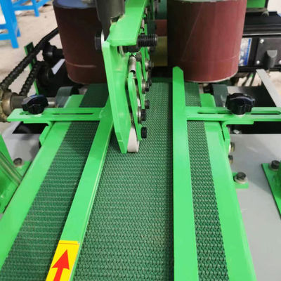 Fortgeschrittene automatische vierseitige Schleifmaschine aus Holzblock mit Doppeldruckwalze