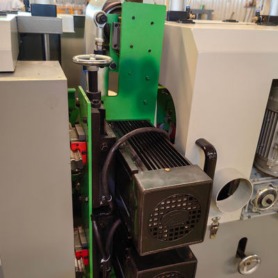 Massivholzplattenbandschleifmaschine Vierseitige Schleifmaschine Einfach zu bedienen Dicke 10-120 mm