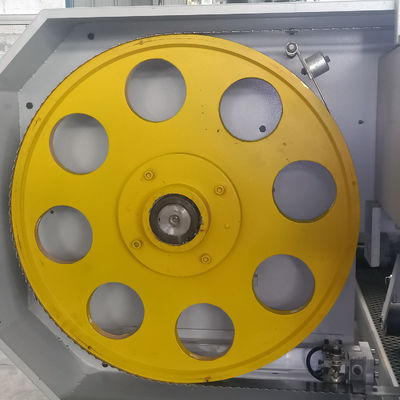 MJ400 Automatische Horizontale Bandsäge für Quadratholzschneiden 380mm Förderbandbreite