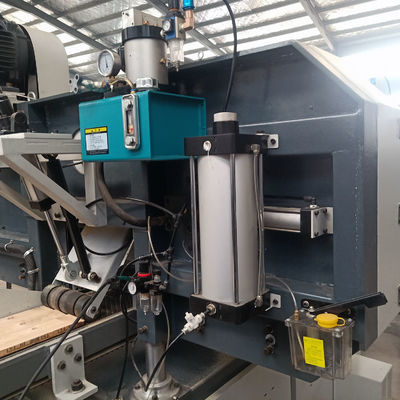 MJ400 Automatische Horizontale Bandsäge für Quadratholzschneiden 380mm Förderbandbreite