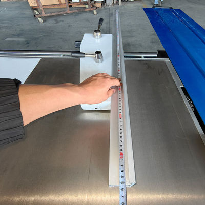 MJ3200 Elektronische Schiebetischsäge mit 5,5 kW Leistung und 780 kg Gewicht