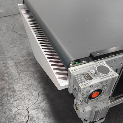 Konstruktion einer automatischen CNC-Routermaschine mit Förderplattform für das Füttern und Entladen