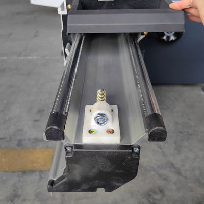 Elektrische Aufhebung Halbautomatisches Holzschneiden Horizontales Schiebetisch Panel Säge MJ6132