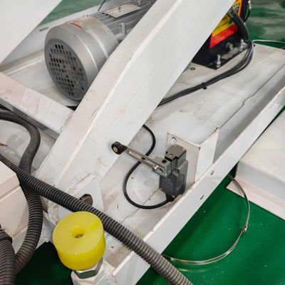Tatsächliche Last 1500kg PDL01 3kw 380v/50hz Hydraulisch-elektrische Hebetisch mit Walzenvorrichtung