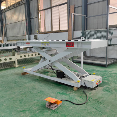 1500 kg Scherehebel elektrischer Rolltisch zum Verladen von Platten auf CNC-Plattensägeausrüstung