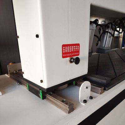 Panelmöbel CNC-Bohr- und Schleppmaschinen-Integrierte Maschine Holzbearbeitung