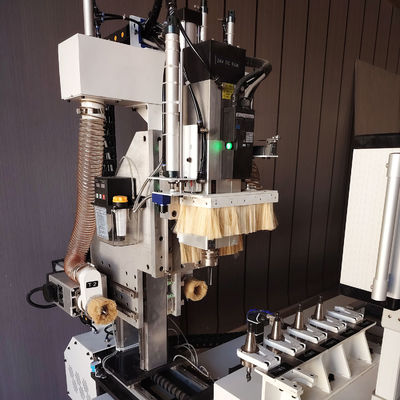 Luftdruck 0,6Mpa Holzfräsen CNC Handgrifflos Schrank Integriertes Verarbeitungszentrum für Türen Wandschränke