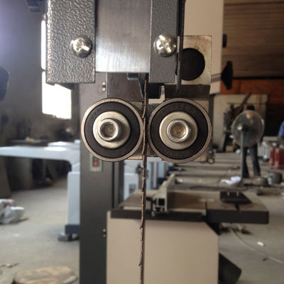 990*760*1800mm Holzbearbeitung Vertikalbandsäge für Maschinenreparaturwerkstätten MJ345E