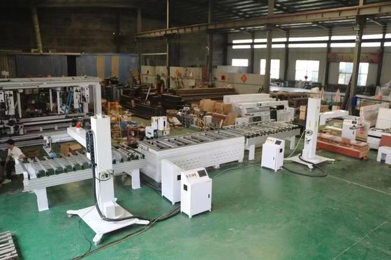 Hohe Kapazität 2000KG Doppelzeilenummer CNC Holztürverschluss-Loch-Mortierungsmaschine