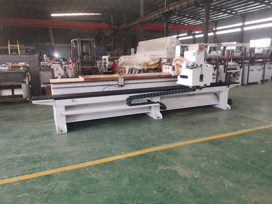 Maschine zur Bohrung von Holzlöchern mit automatischem CNC-Bohrwerk