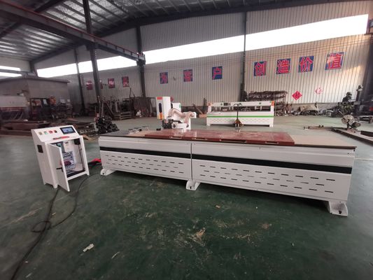 Maschine zur Bohrung von Holzlöchern mit automatischem CNC-Bohrwerk