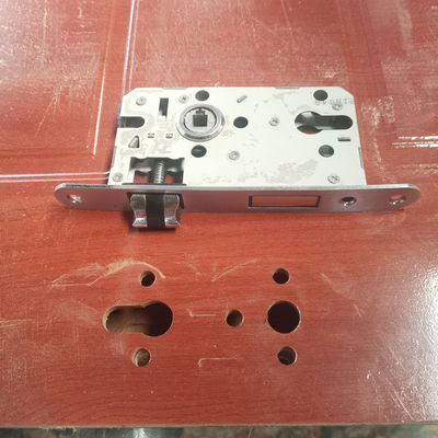 0.6Mpa Luftdruck Servomotor Doppelkopf CNC Holzbearbeitung Schließlochöffnungsmaschine