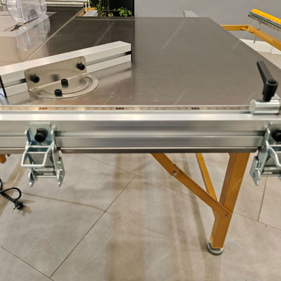 Holzbearbeitungs-Schnittplattensäge mit tragbarem Klapptisch und Schiebe-Säge-Technologie