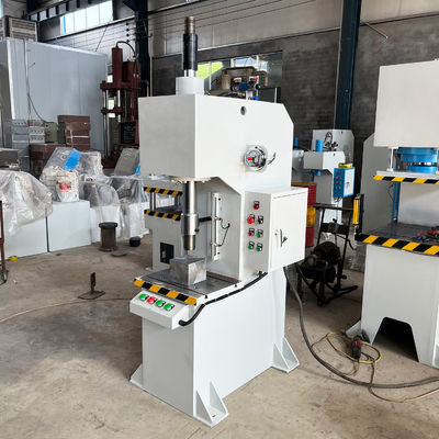 Kleine Brechmaschine mit 25 MPa Max. Hydraulischem Druck und 200 mm Kehltiefe