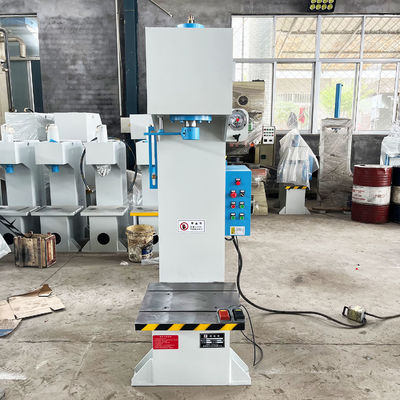 Kleine Brechmaschine mit 25 MPa Max. Hydraulischem Druck und 200 mm Kehltiefe