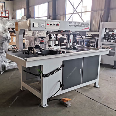 Baustoffwerkstätten Holzbearbeitung 2 - Kopfbohrmaschine mit 1,5*2 kW Leistung