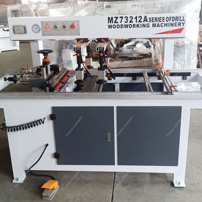 Baustoffwerkstätten Holzbearbeitung 2 - Kopfbohrmaschine mit 1,5*2 kW Leistung