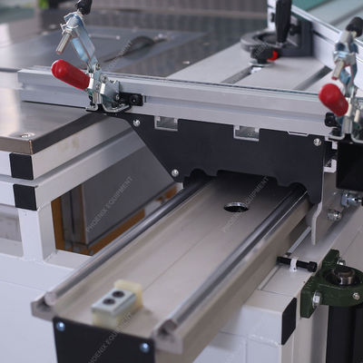 Precision Automatic Sliding Mitre Saw für Sperrholzplatten in Fertigungsanlagen