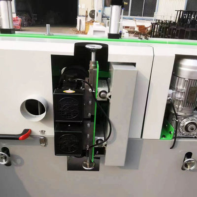 Holzmöbel Holzbearbeitung Vierseitige Schleifmaschine mit automatischem Grad