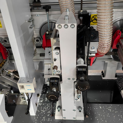 12kW Leistung Holzbearbeitungsmaschine Rand Banding und Trimming mit Auto Kleben und Reinigung