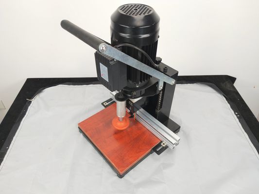 Tragbare Scharnierbohrmaschine zur Bohrtiefe 0-40 mm in der Tischlerwerkstatt