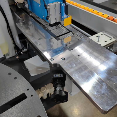 Hochleistungsmaschinen für die CNC-Holzbearbeitung für die automatische Bandgebung von Kanten und für die Schrankenkonstruktion