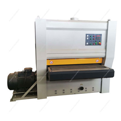 Automatische Maschine zur kalibrierten Breitbandschleifmaschine für die Schwerholzbearbeitung mit Leistung von 63 kW.37