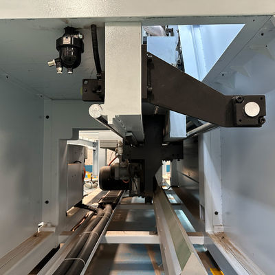 CNC-Holzschneidemaschine mit industrieller Präzision und einem Gewicht von 4500 kg