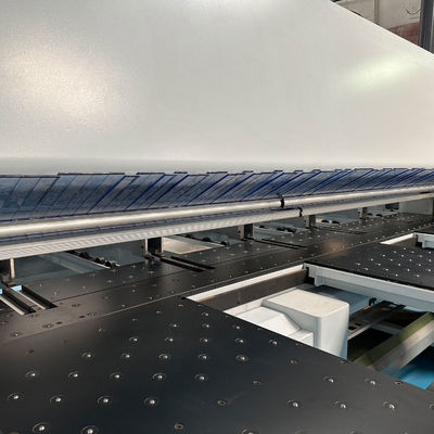 CNC-Holzschneidemaschine mit industrieller Präzision und einem Gewicht von 4500 kg