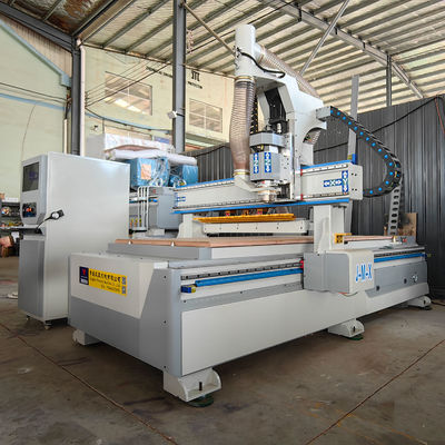 PK1325 vollautomatisches Rechteck-Bearbeitungszentrum mit 12 Werkzeugmagazinen CNC-Router