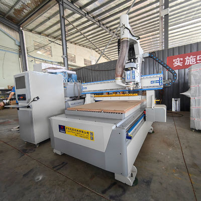 CNC-Routermaschine für Holzbearbeitung mit linearem automatischem Werkzeugwechsler und hoher Haltbarkeit