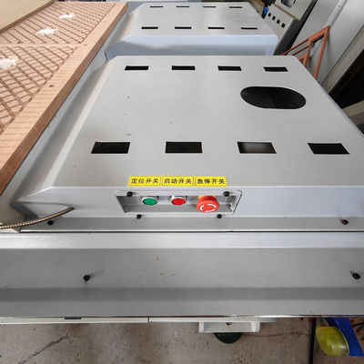 CNC-Routermaschine für Holzbearbeitung mit linearem automatischem Werkzeugwechsler und hoher Haltbarkeit