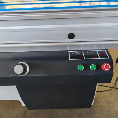 Herstellungsbetrieb Holzschneiden CNC Schiebetäfelsäge CNC-6132 mit horizontaler Anordnung