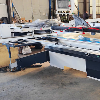 Herstellungsbetrieb Holzschneiden CNC Schiebetäfelsäge CNC-6132 mit horizontaler Anordnung