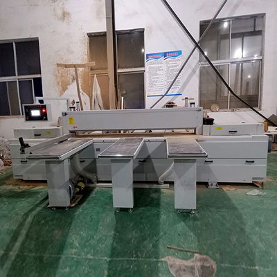 Holzbearbeitungsausrüstung Automatische Eisensäge CNC mit 5200mm*3900mm*1700mm Spezifikationen