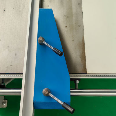 Anpassbares CNC-Arbeitszeug für die industrielle Holzbearbeitung Präzisionsholzschneidemaschine Schiebetisch