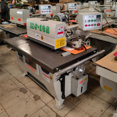 850 KG Hochpräzisions-Holzschneidemaschine mit vertikaler Einzelspaltsäge für Möbelstärke