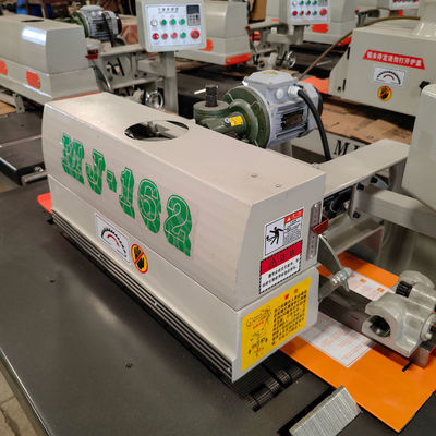 Gerade Linie-Rip-Säge zum Schneiden von Holz in automatischer Längsschleifer-Rundsäge