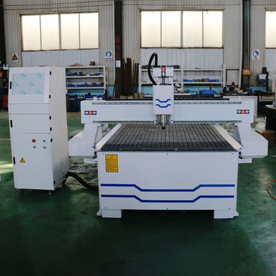 Profi-Holzschnitzmaschine CNC-Routermaschine für Möbel Tür Herstellung 1300 * 2500mm