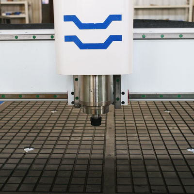 3200x1700x960mm Einzelspindel PM1325 3D-CNC-Routermaschine für Holzschneiden und Gravierungen