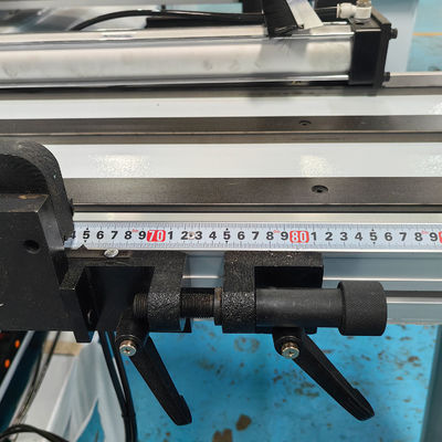 Schnittmaschine für Holzplatten mit manueller Positionierung mit Luftdruck von 0,6-0,7 MPa