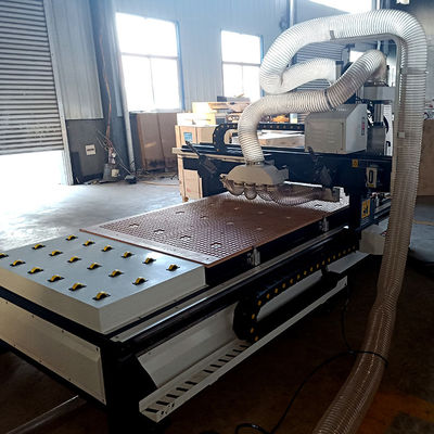 Max. Arbeitsgeschwindigkeit 25000mm/min 1300×2500mm Arbeitstischgröße Holzbearbeitung CNC-Router