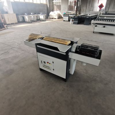 Maschine zum Schleifen von Massivholz mit Bürsten für Möbelschränke