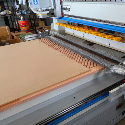 Hochpräzise CNC-Router PK1325 3-Achsen-Holzschnitzmaschine für die Holzbearbeitung