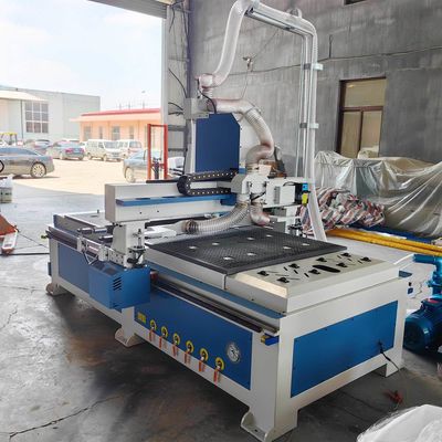 Herstellungsbetrieb Mehrblätter-Holzsäge-Schneidemaschine mit 3-Achsen-CNC-Holzrouter