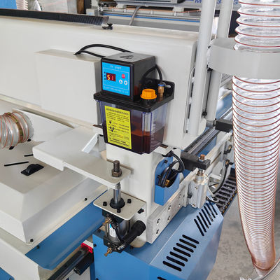 Herstellungsbetrieb Mehrblätter-Holzsäge-Schneidemaschine mit 3-Achsen-CNC-Holzrouter